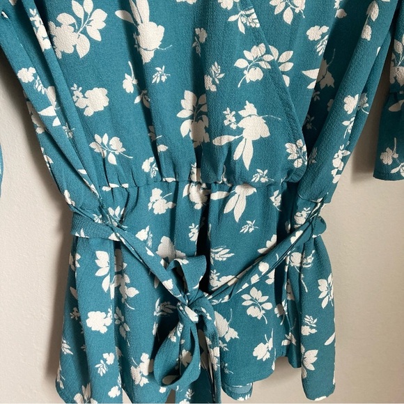 Charming Charlie Teal Floral Blouse Size Small - Picture 7 of 7
